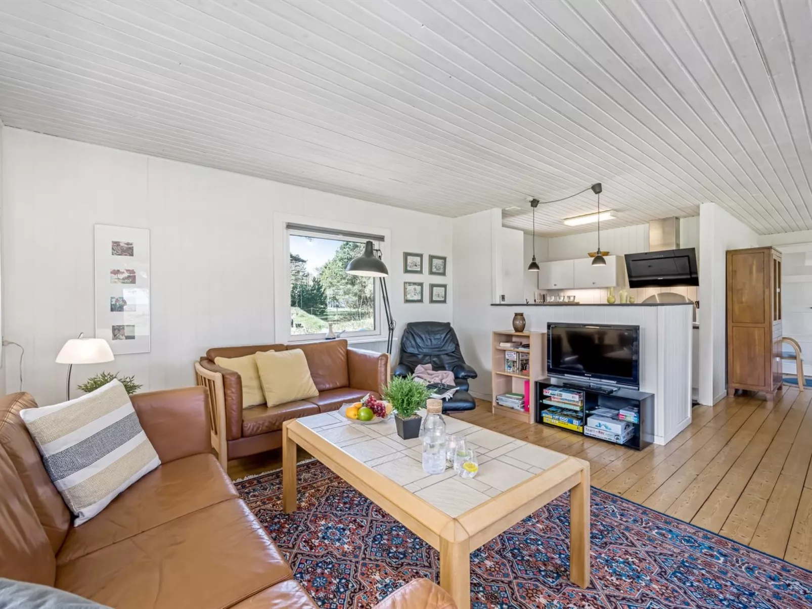 "Elny" - 500m to the fjord-Inside