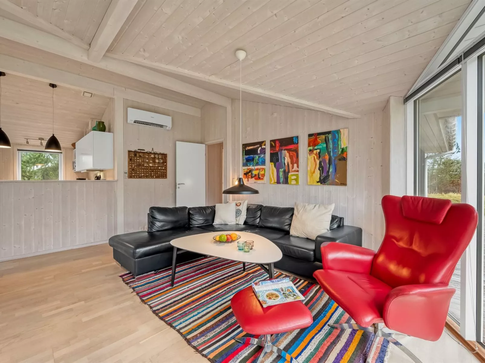 "Helen" - 500m to the fjord-Inside