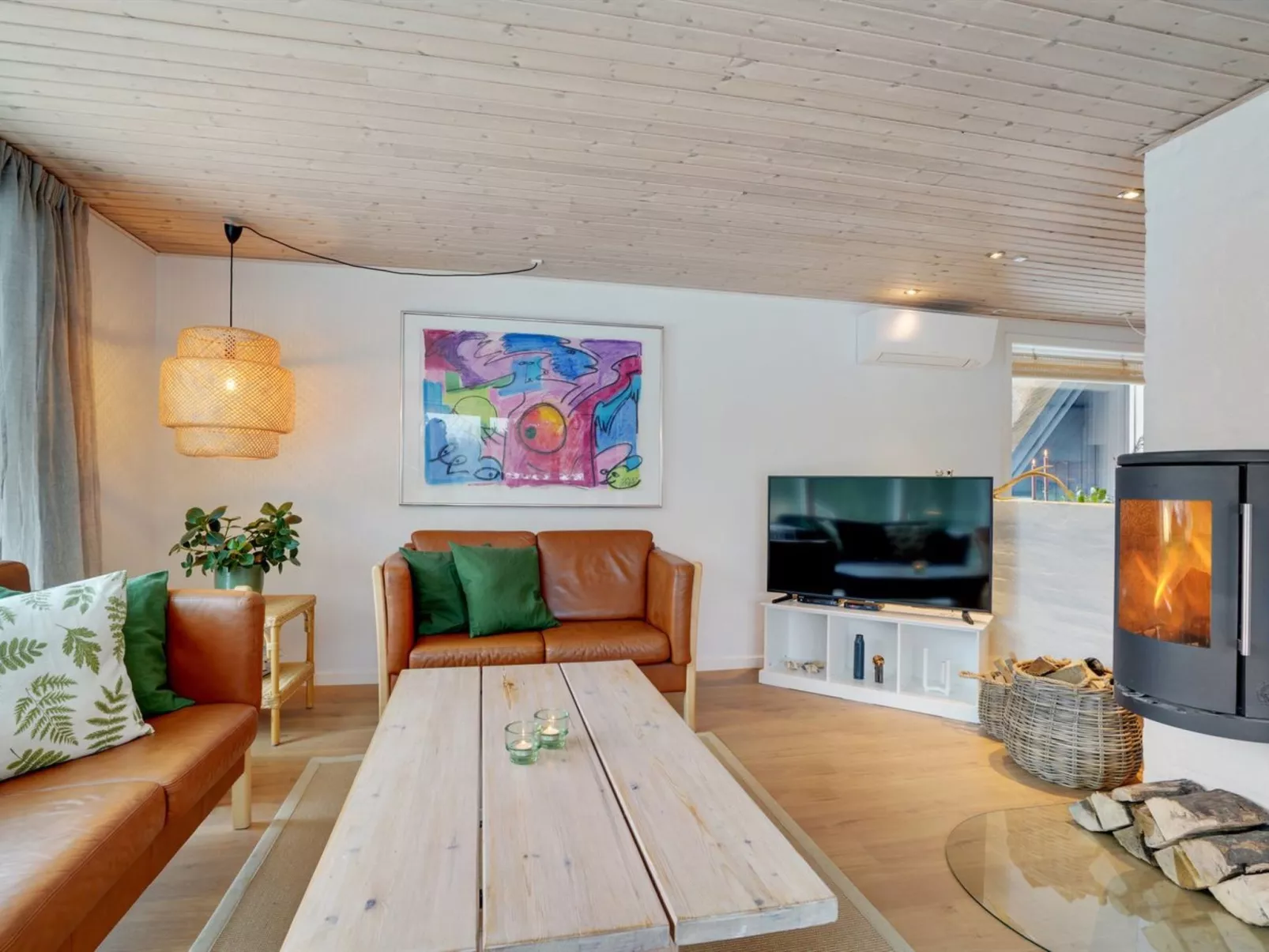 "Reiko" - 1.5km from the sea-Inside