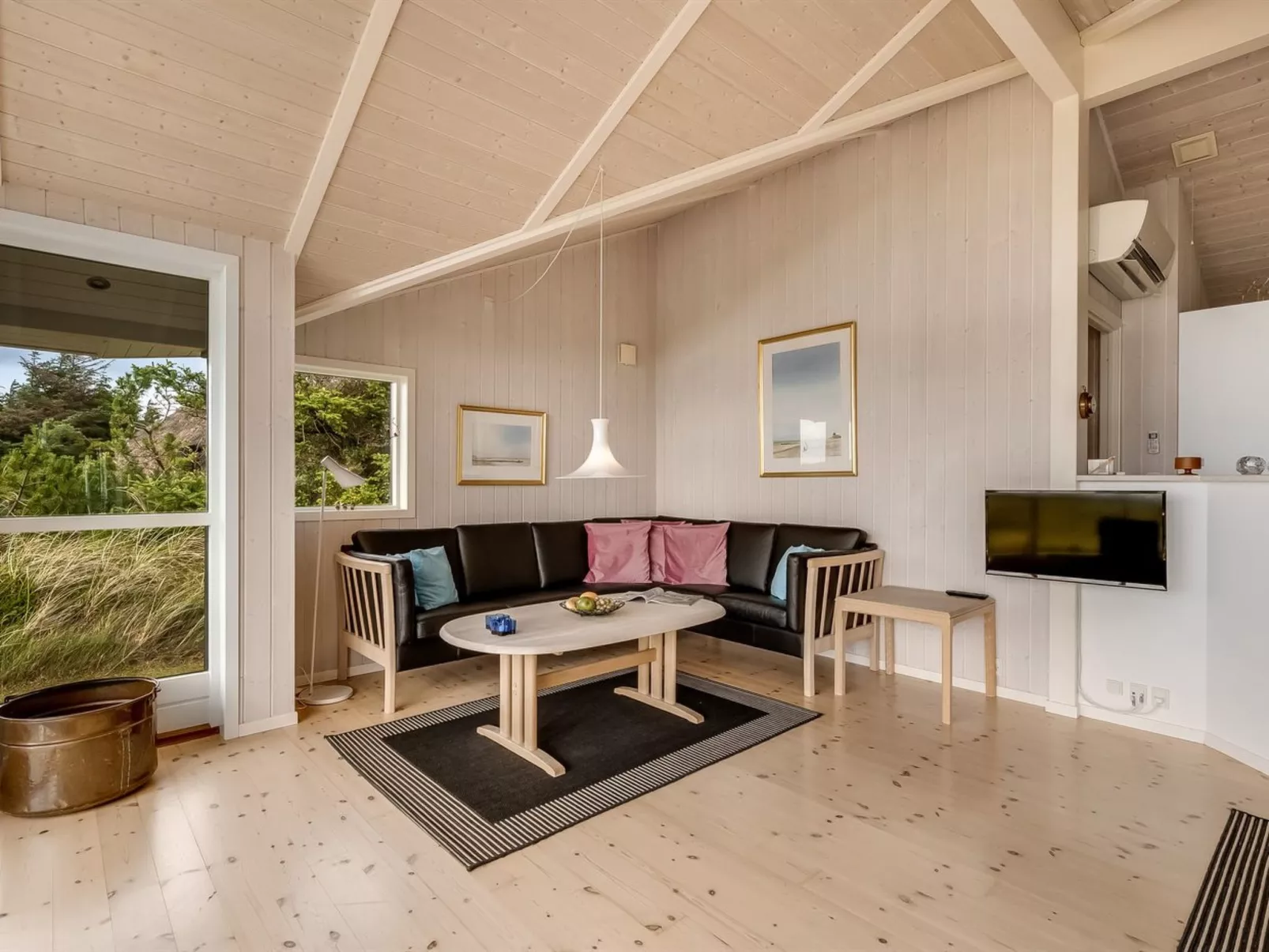 "Leona" - 250m to the fjord-Inside