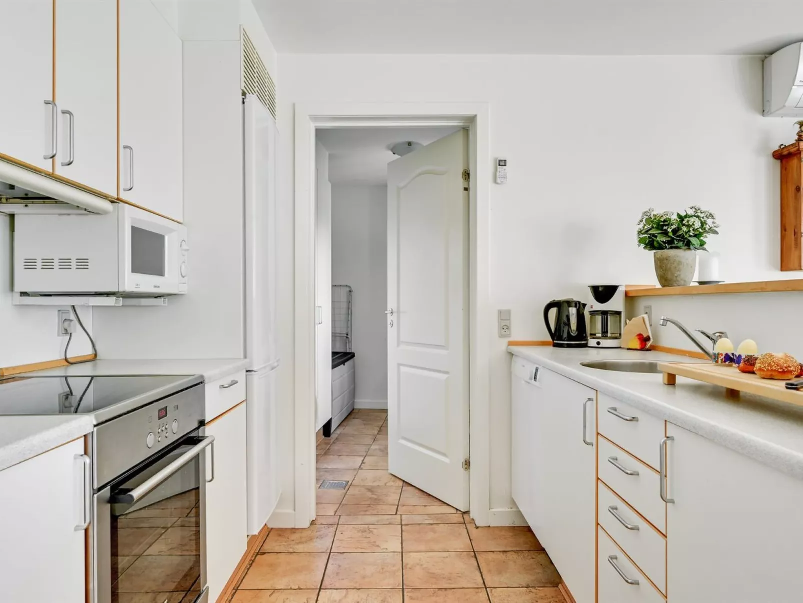 "Arwin" - 250m from the sea-Inside