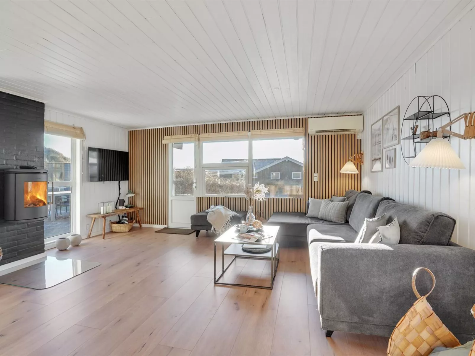 "Assa" -  from the sea-Inside