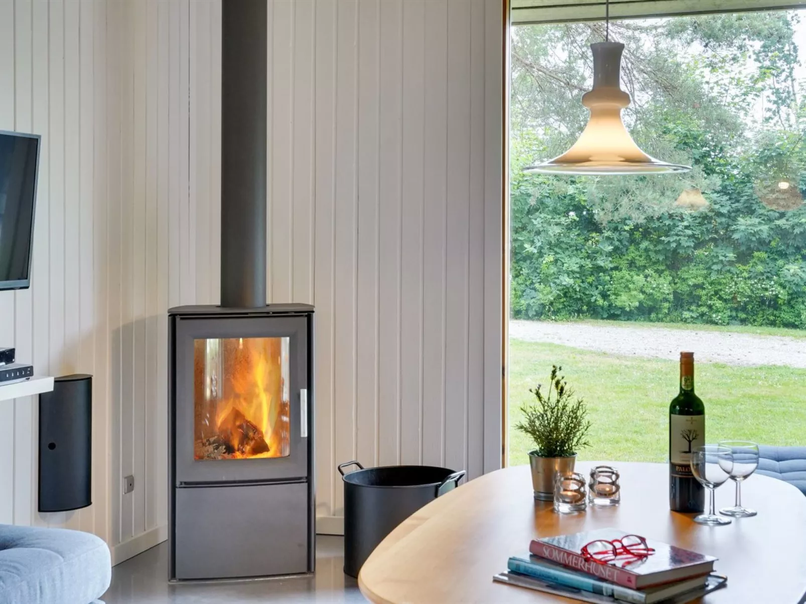 "Soraya" - 700m to the fjord-Inside