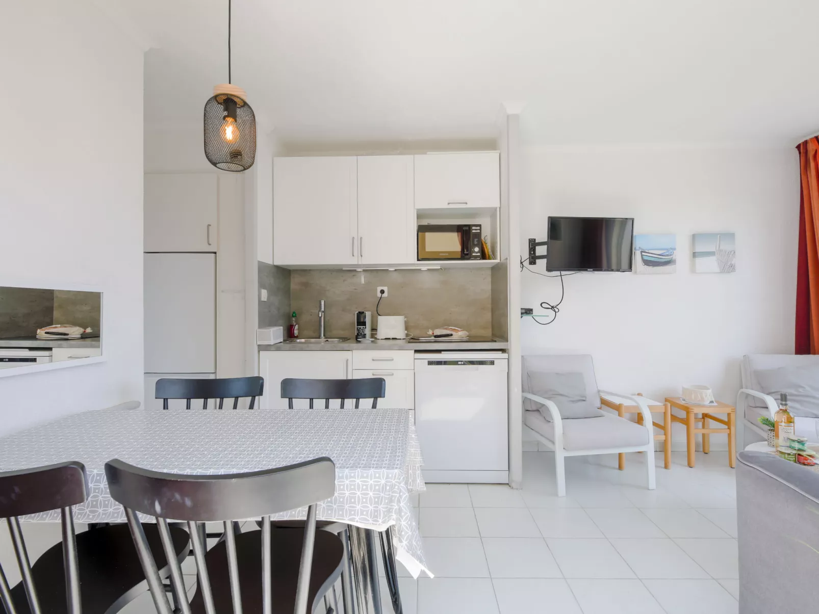 Le Village (C5 235)-Dedans