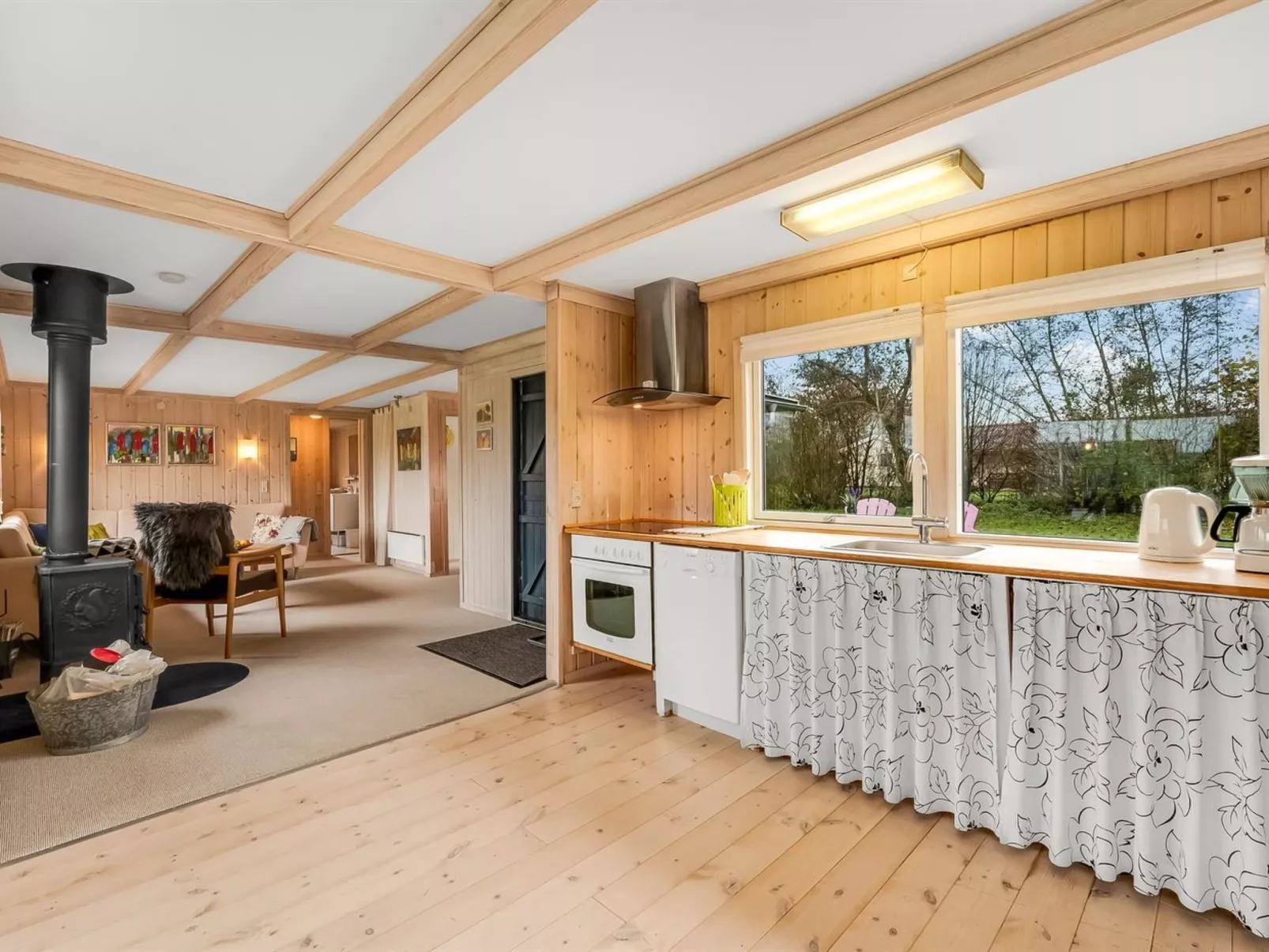 "Scarlet" - 400m to the fjord-Dedans