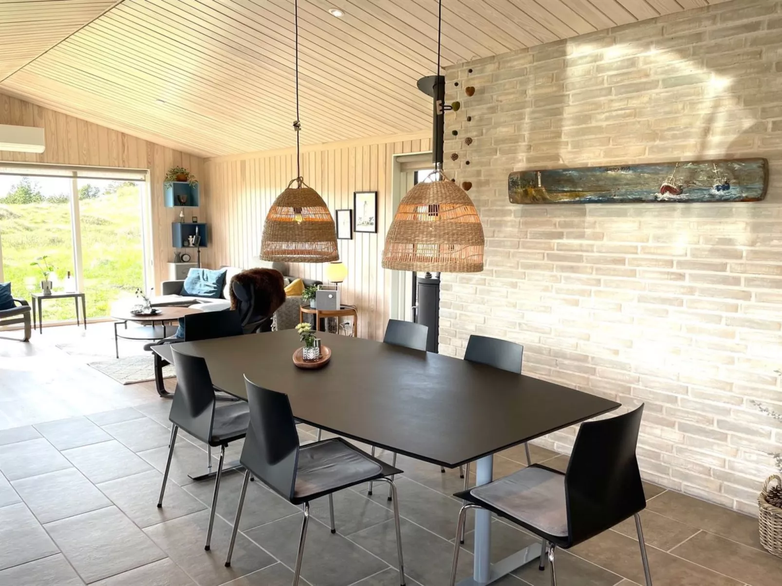 "Hinda" - 1.2km from the sea-Inside