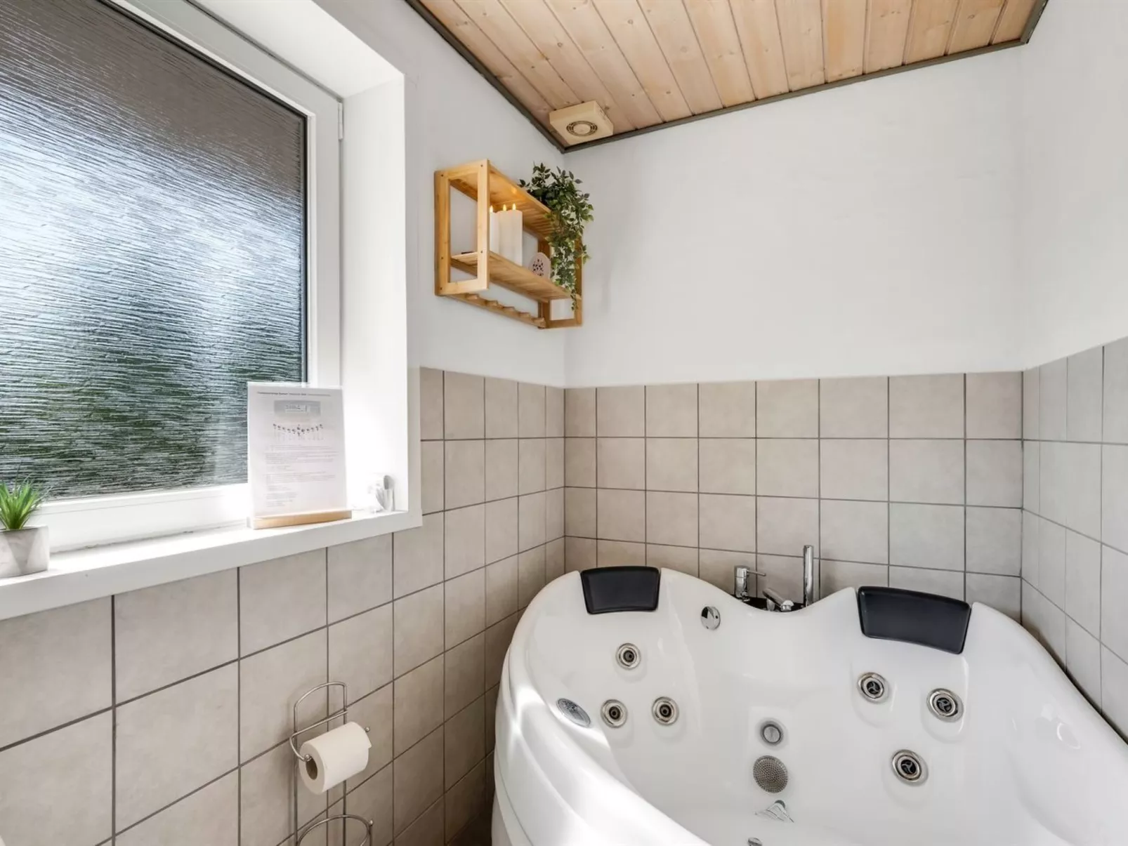 "Knag" - 800m to the fjord-Dedans