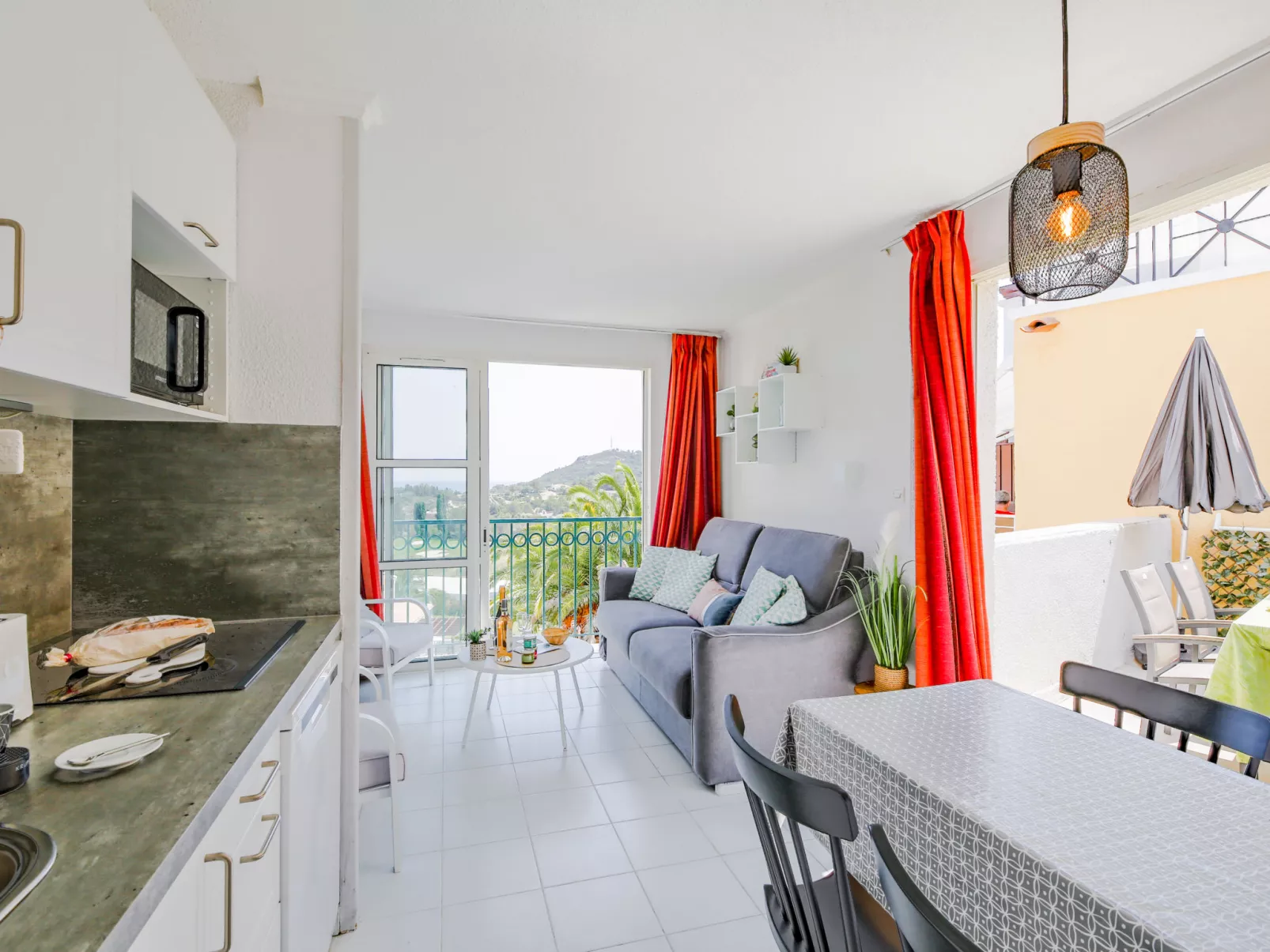 Le Village (C5 235)-Dedans