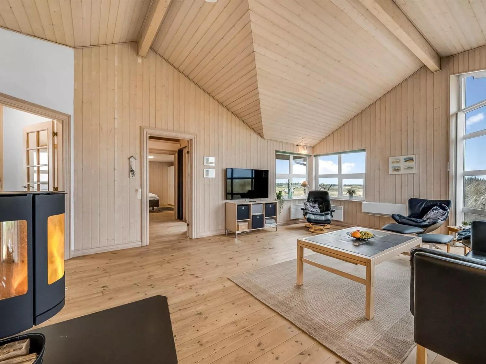 "Tahnee" - 450m from the sea-Inside