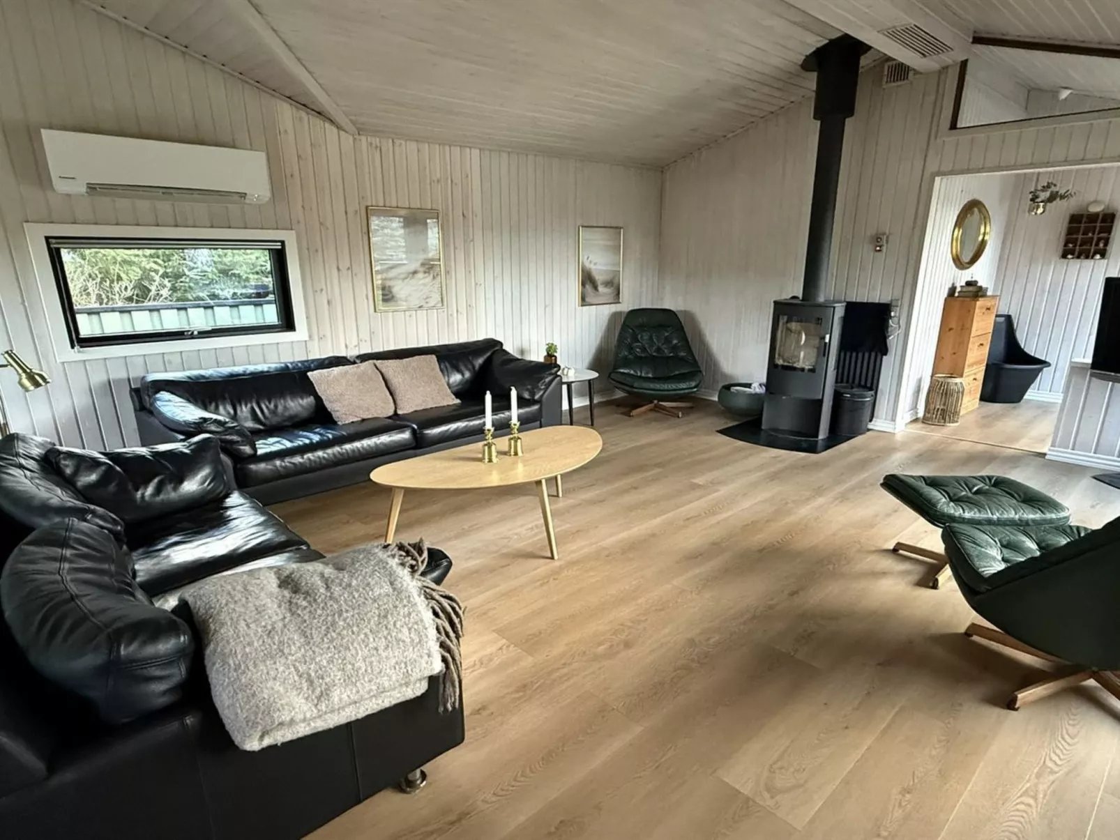 "Glenda" - 3km from the sea-Inside