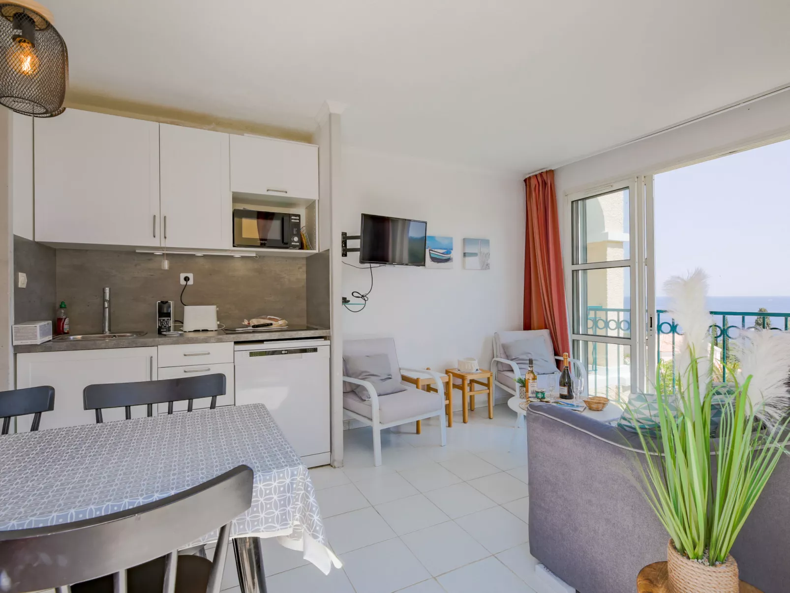 Le Village (C5 235)-Dedans