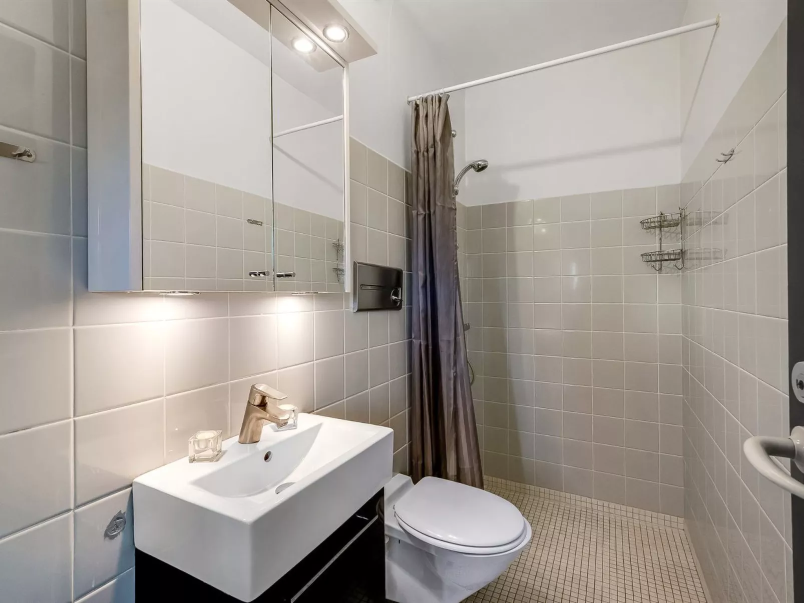 "Alvy" - 100m to the fjord-Inside