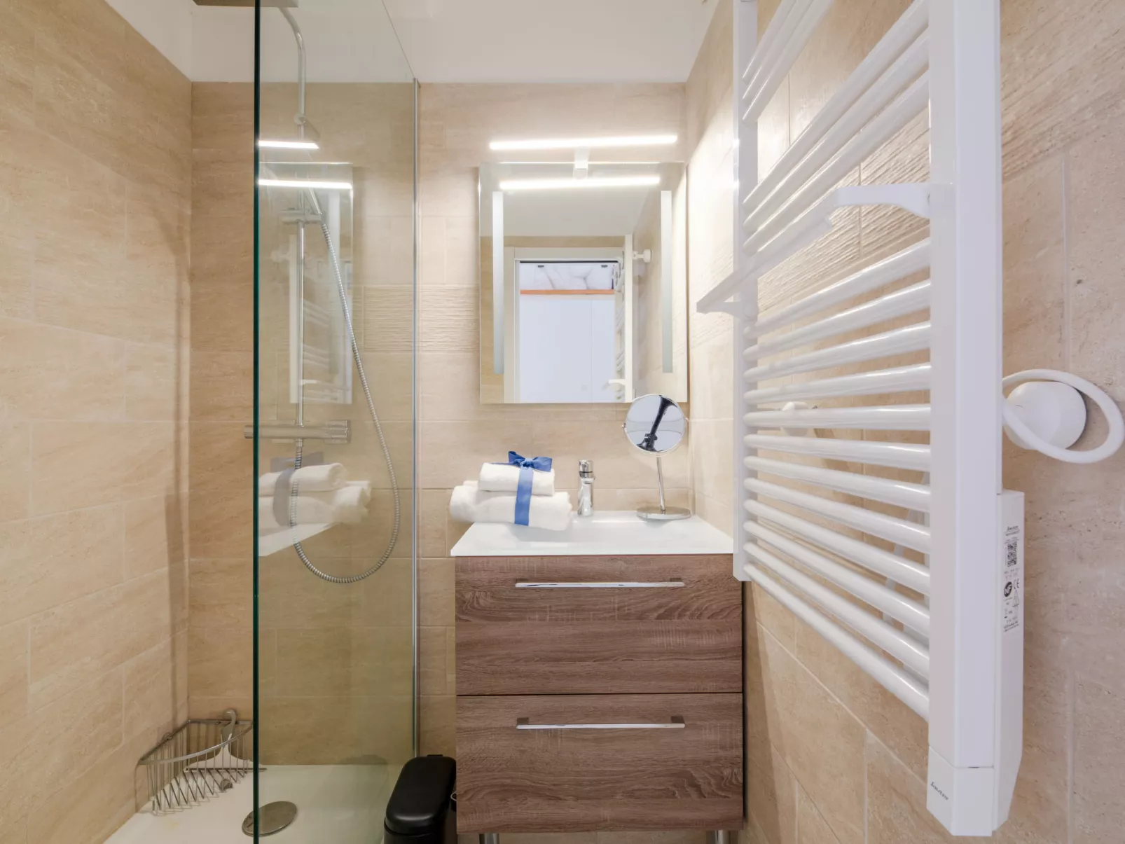 Le Village (C5 235)-Dedans