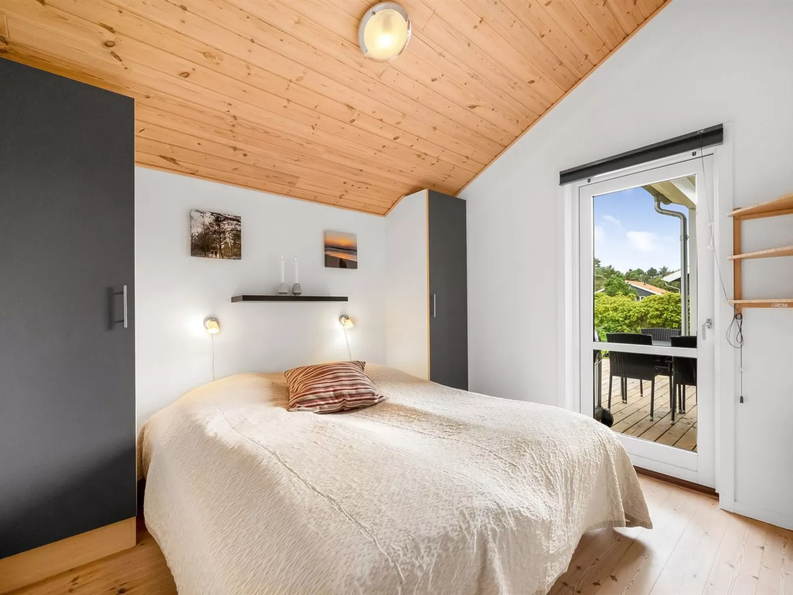 "Sylwia" -  from the sea-Dedans