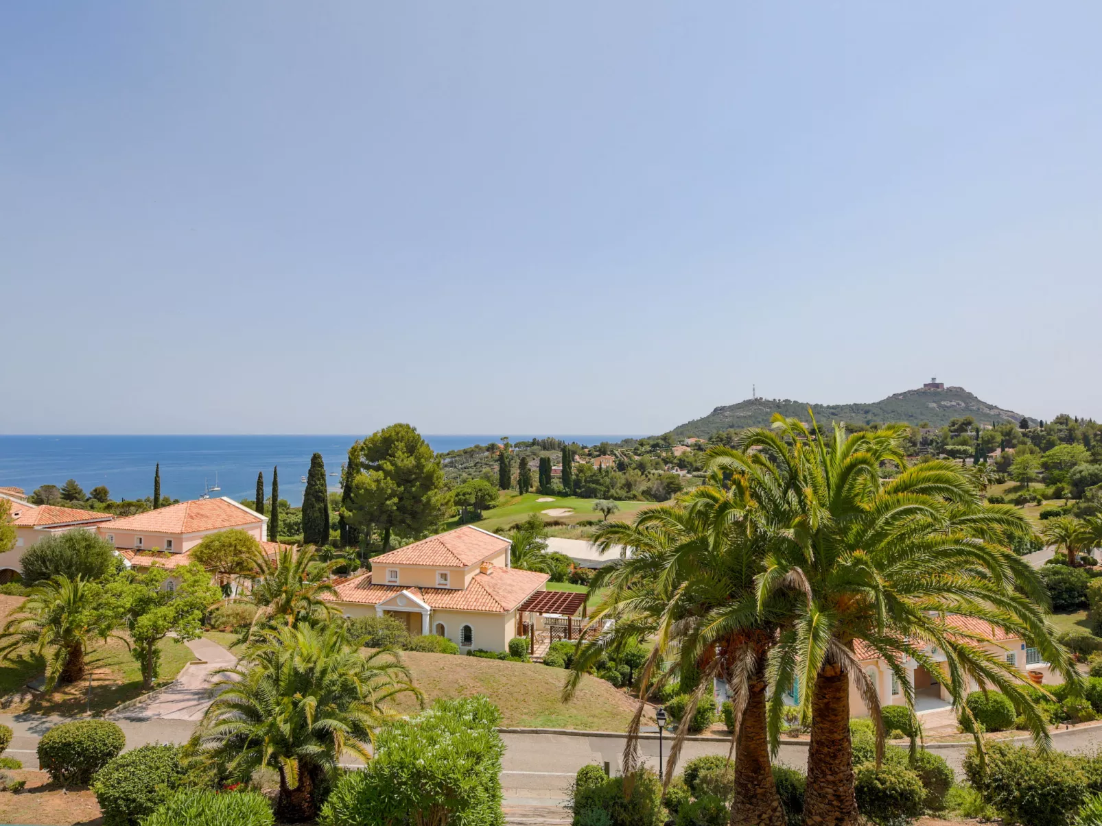 Le Village (C5 235)-Dehors