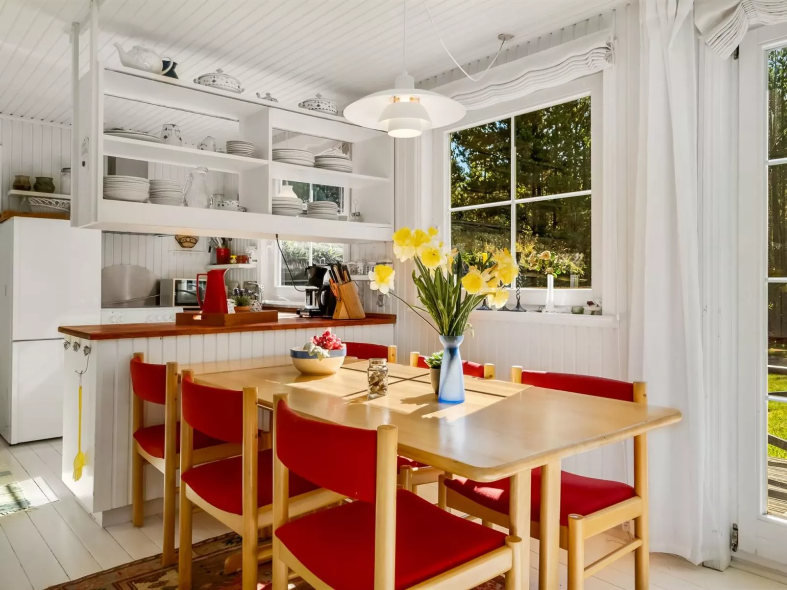 "Eimi" - 1.5km from the sea-Drinnen