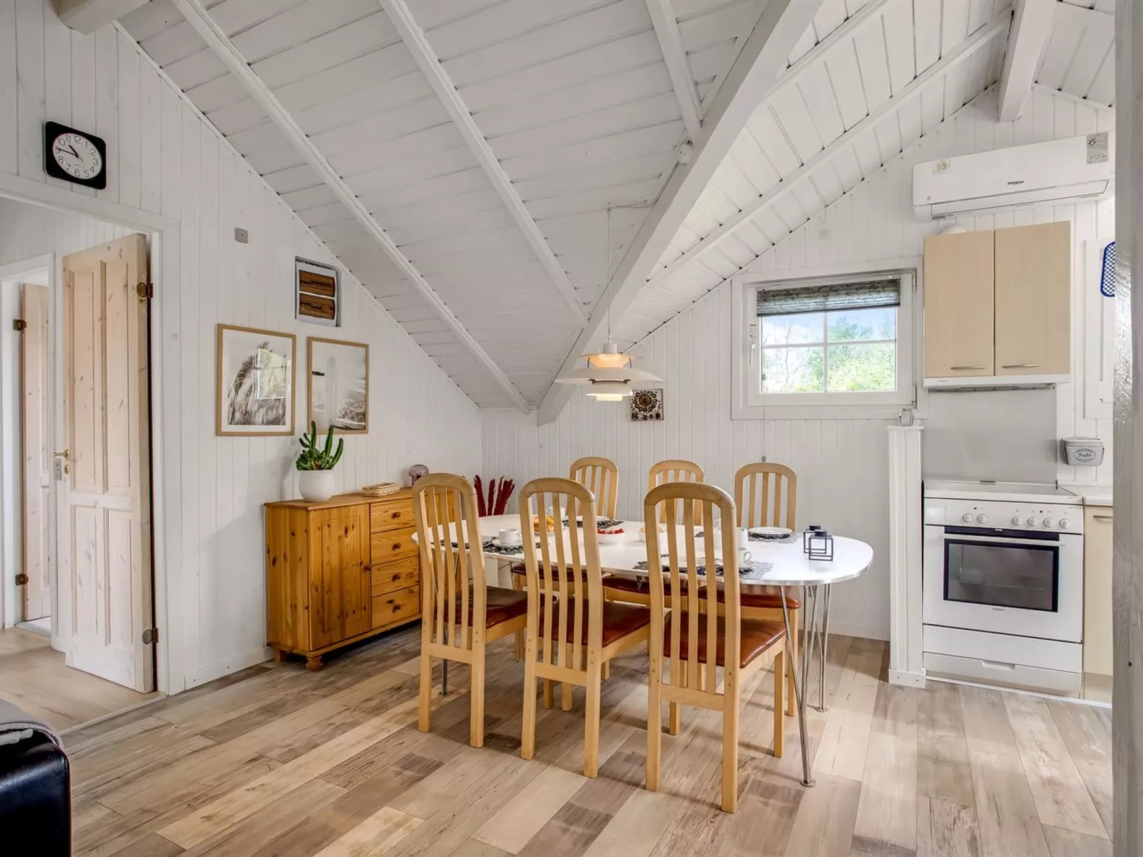 "Anu" - 300m to the fjord-Drinnen