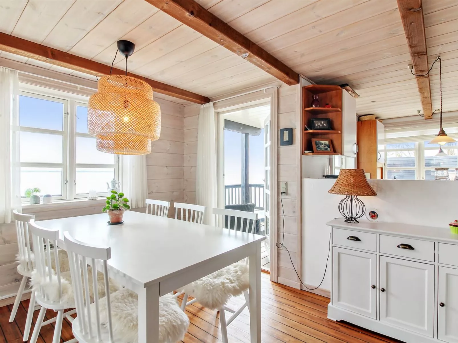 "Sander" - 10m to the fjord-Drinnen