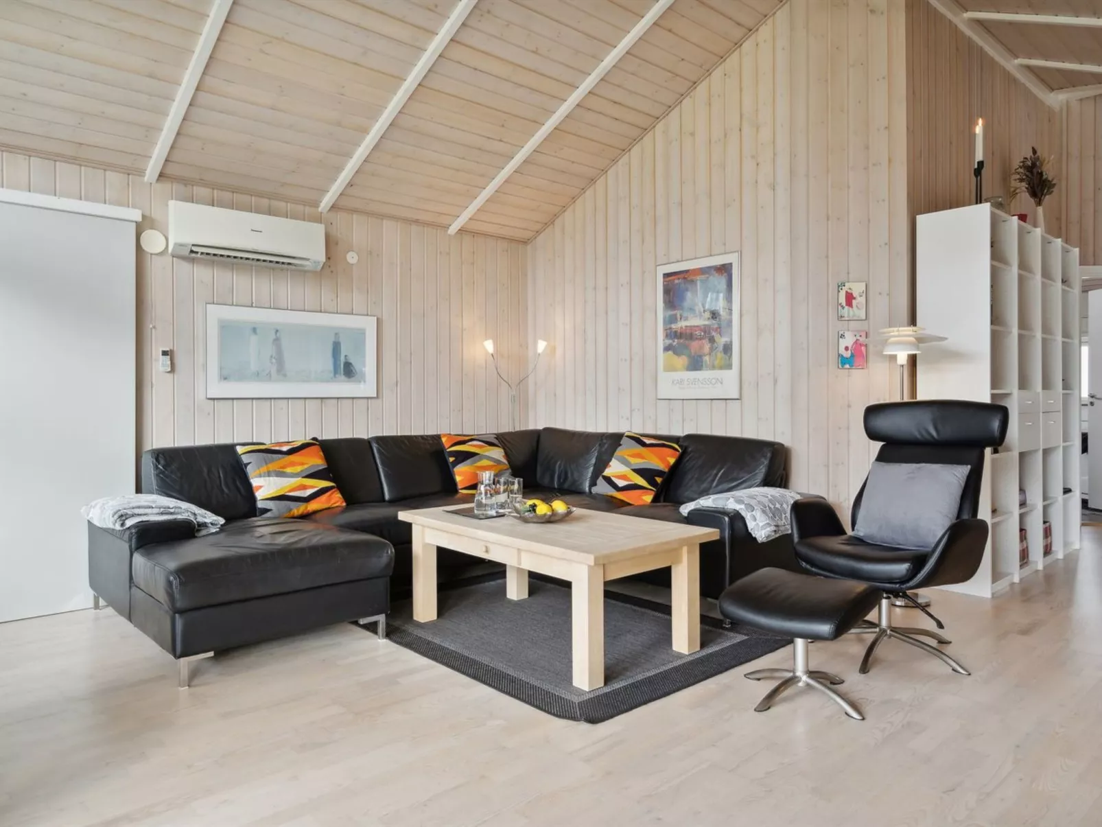 "Elif" - 30km from the sea-Drinnen