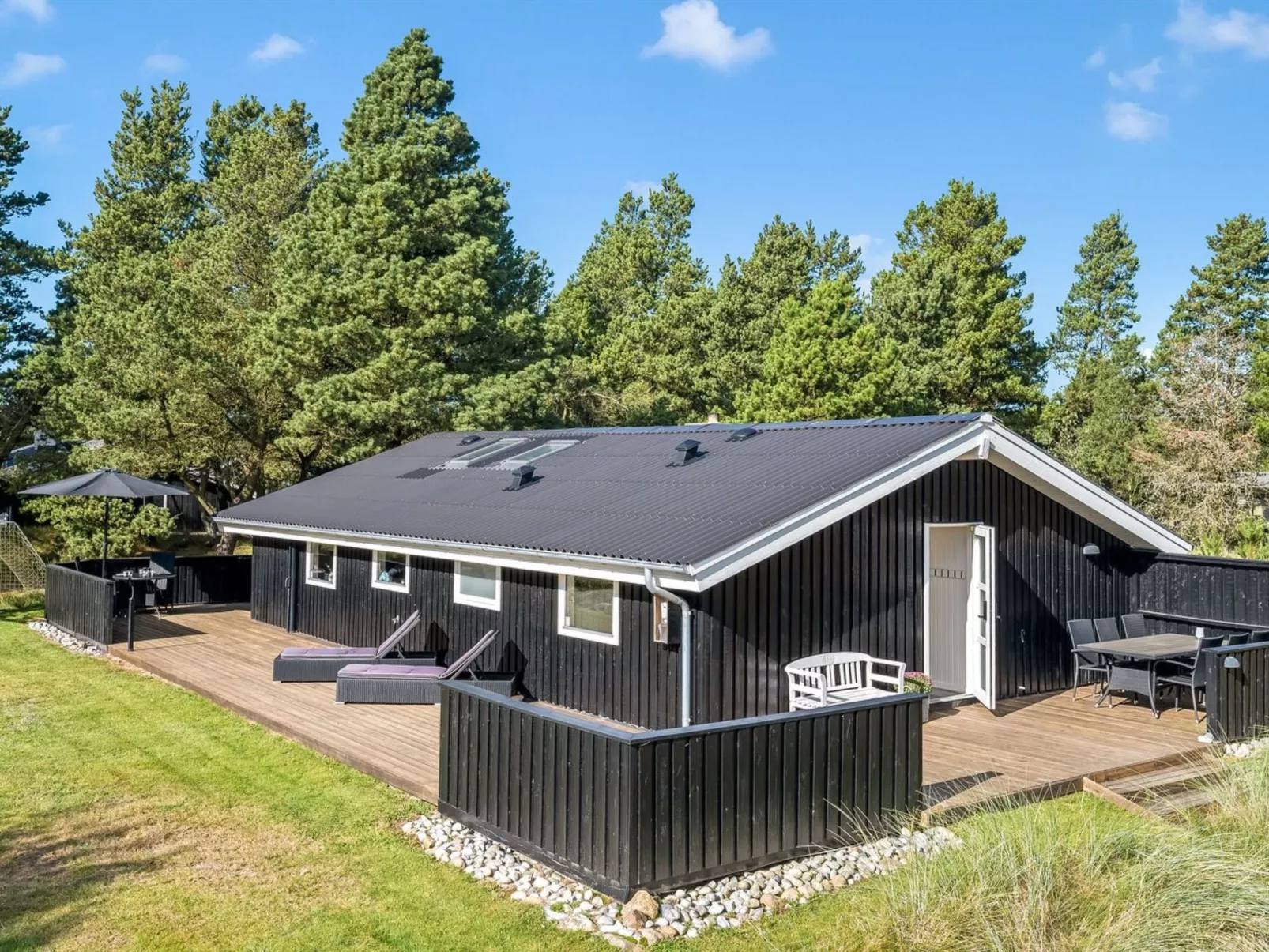 "Eirik" - 2.5km from the sea-Outside