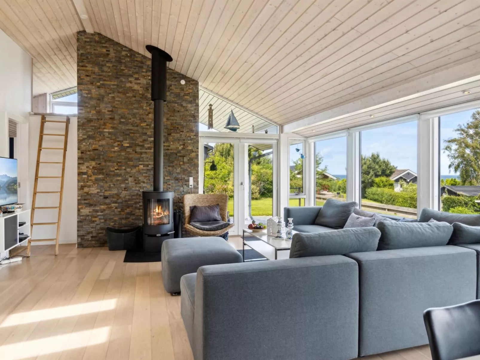 "Tuulikki" - 100m from the sea-Inside