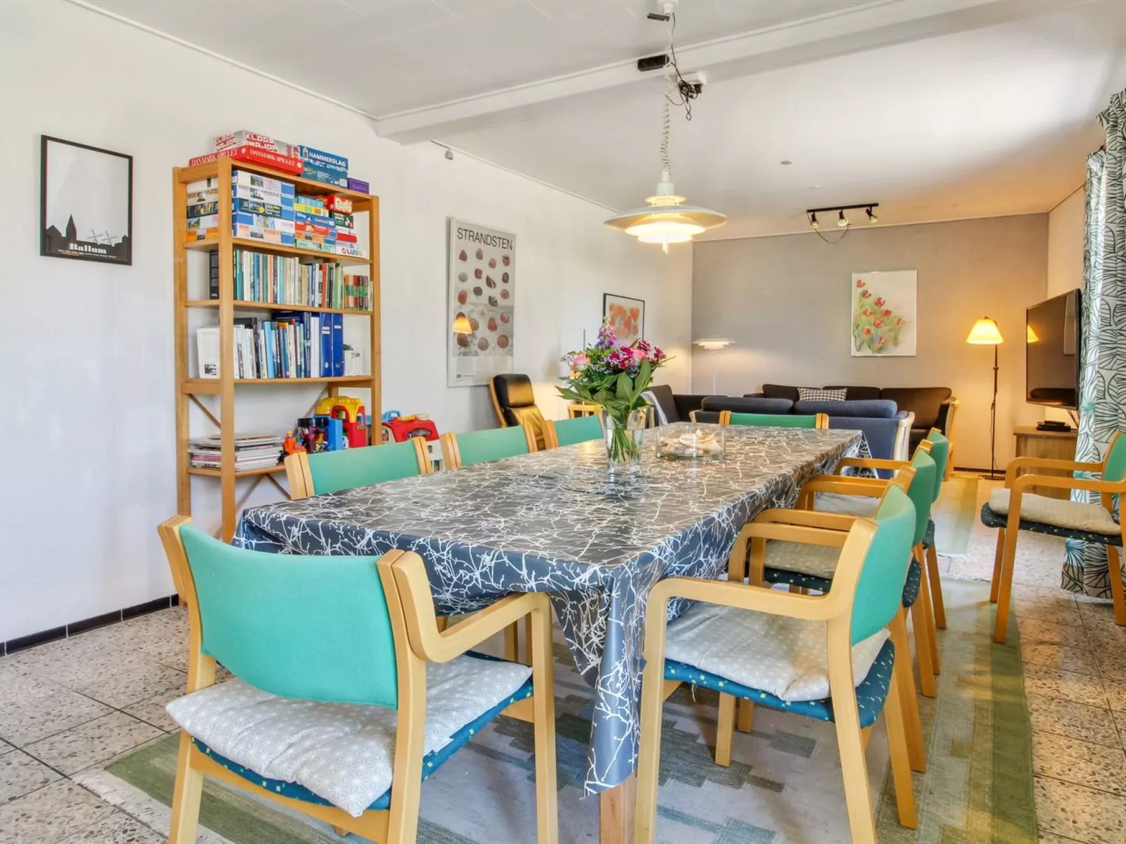 "Kiri" - 24km from the sea-Inside