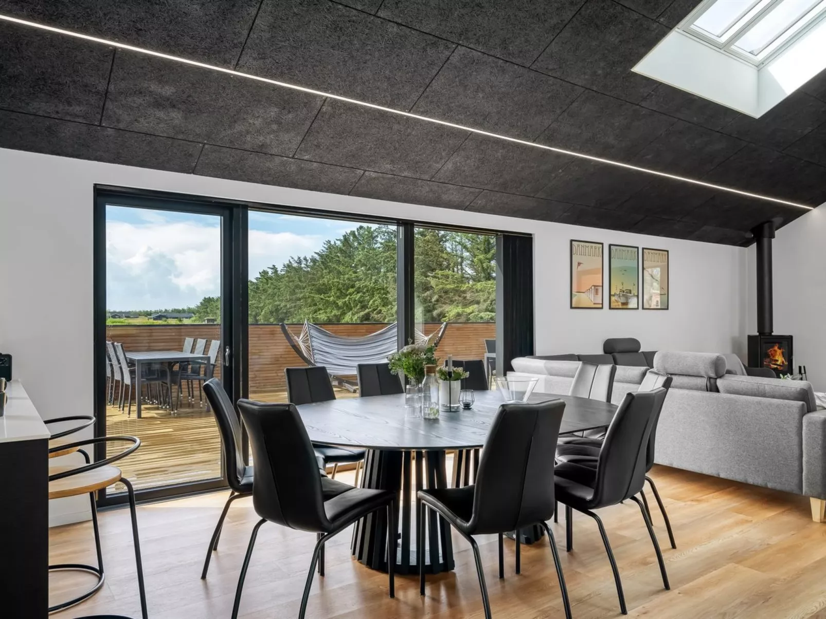 "Udder" - 1.5km from the sea-Inside