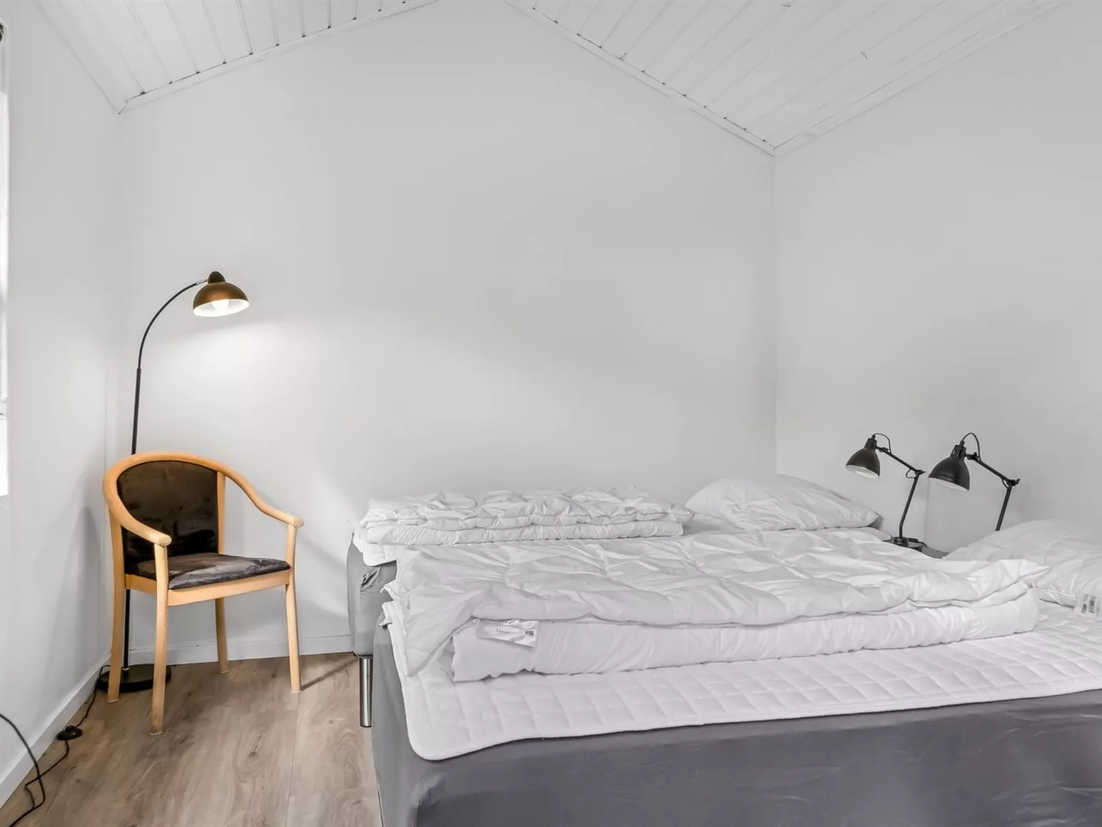 "Neli" - 850m to the fjord-Drinnen