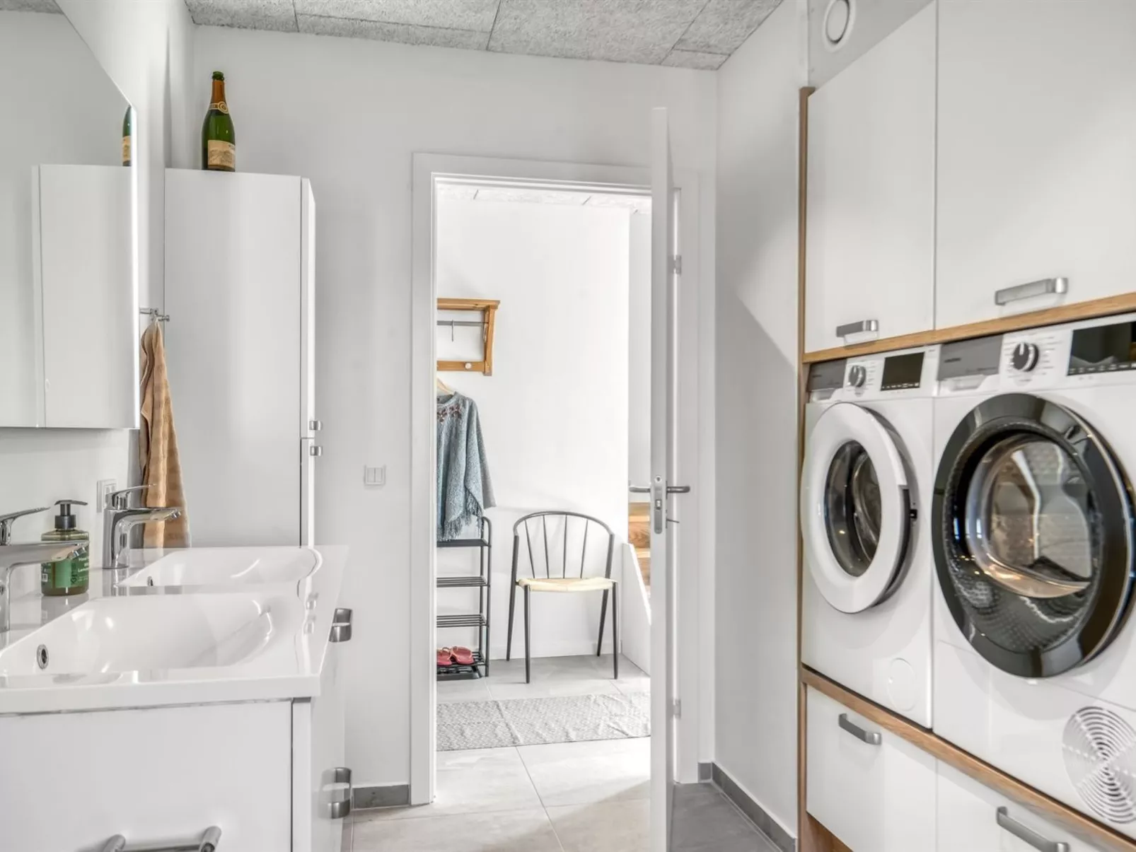 "Josina" - 1.8km from the sea-Drinnen