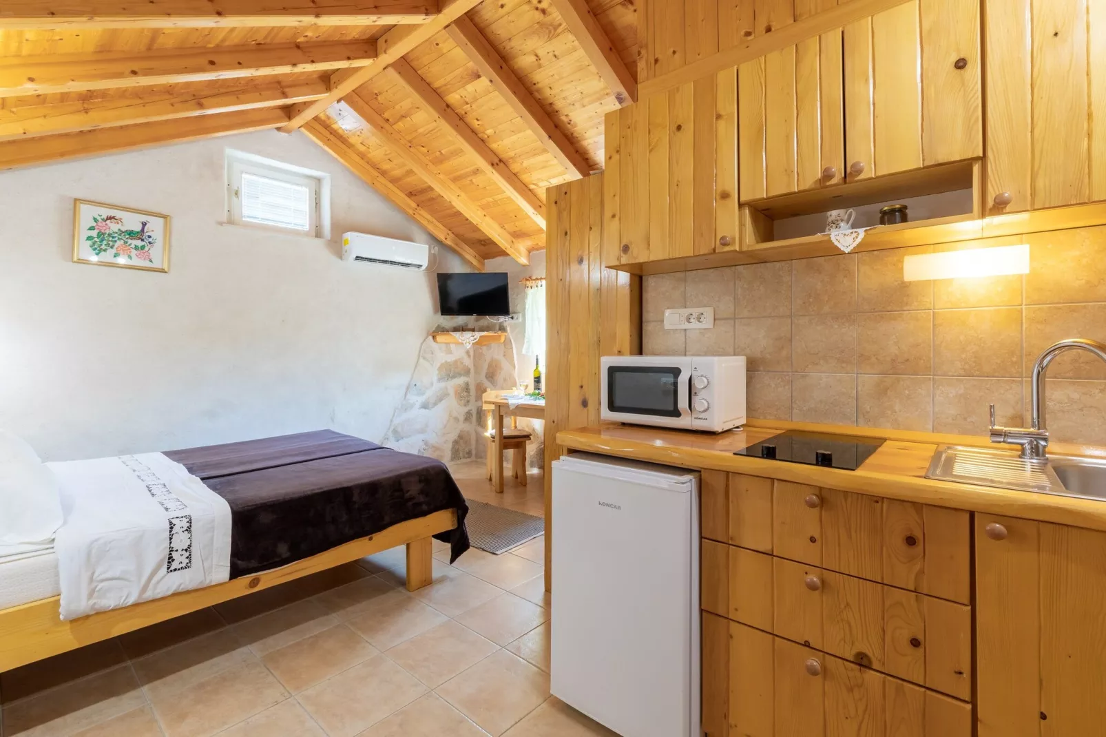 Stone House Harmony -Studio Apartment with Patio and Garden View ( 2 )-Innenbereich