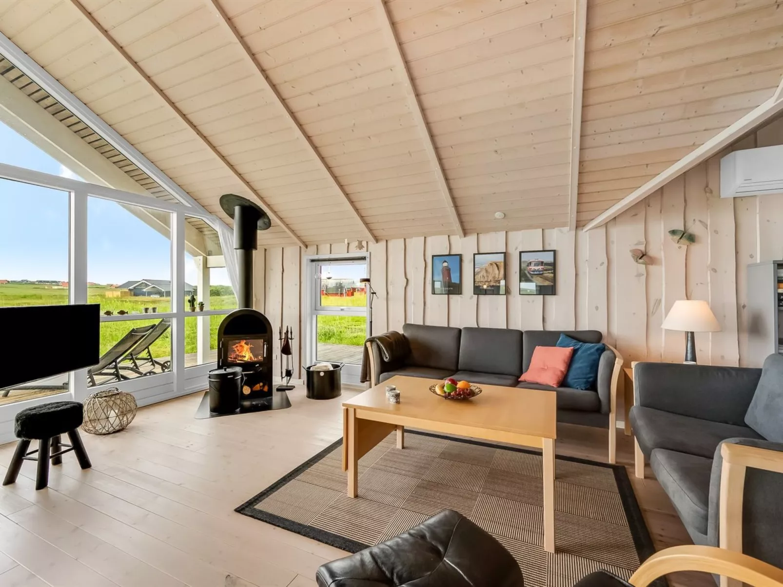 "Märta" - 250m from the sea-Inside