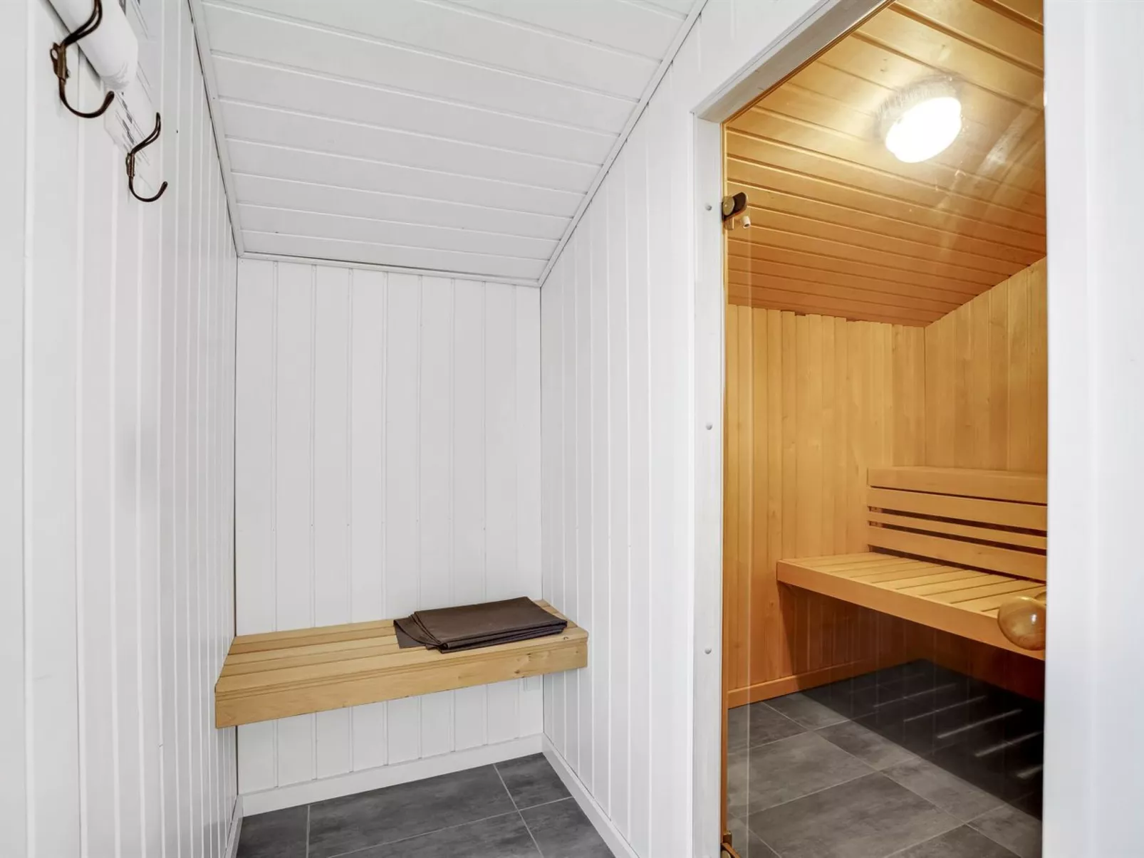 "Dyke" - 1.5km from the sea-Drinnen