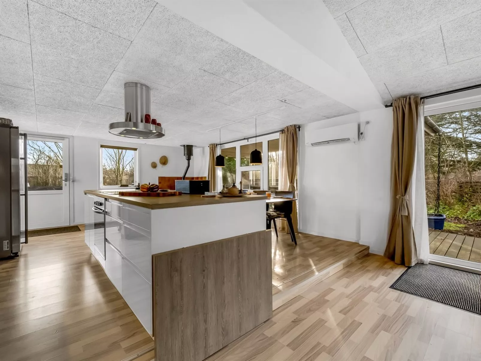 "Tiina" - 500m to the fjord-Inside