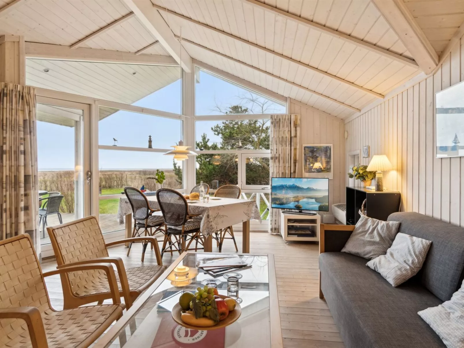 "Hjalmine" - 225m from the sea-Inside