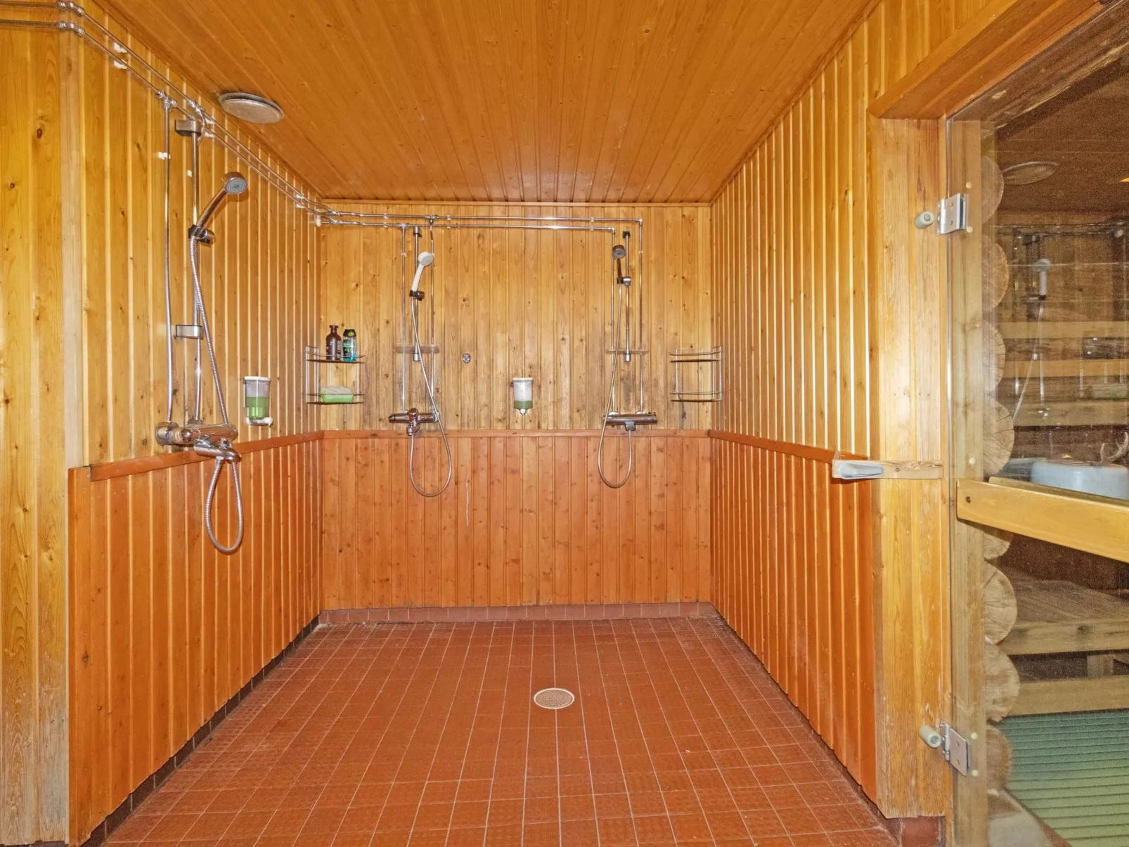 Metsä-luosto-Drinnen