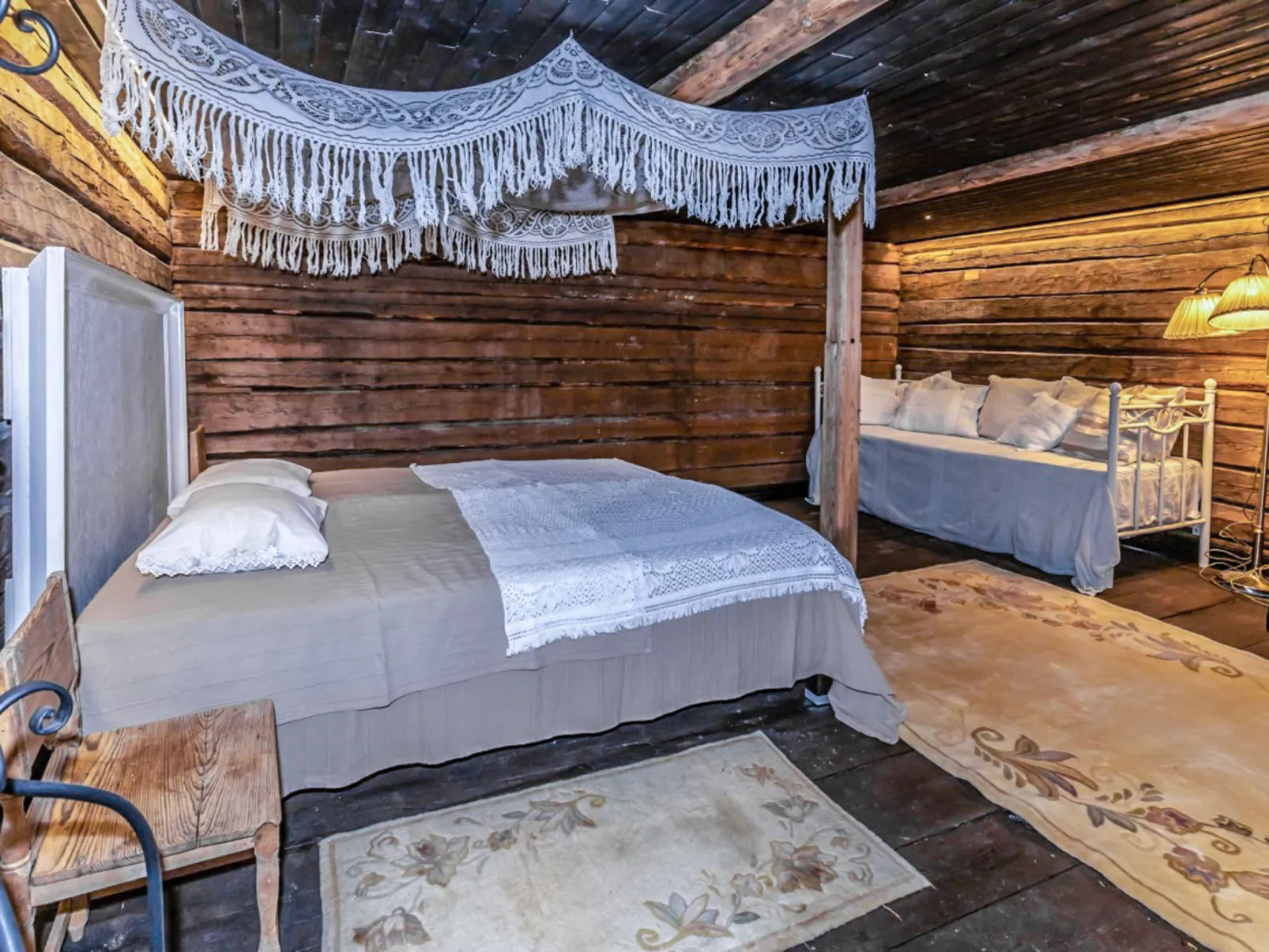 Päätalo, mökkilomat ja perhejuhlat-Dedans