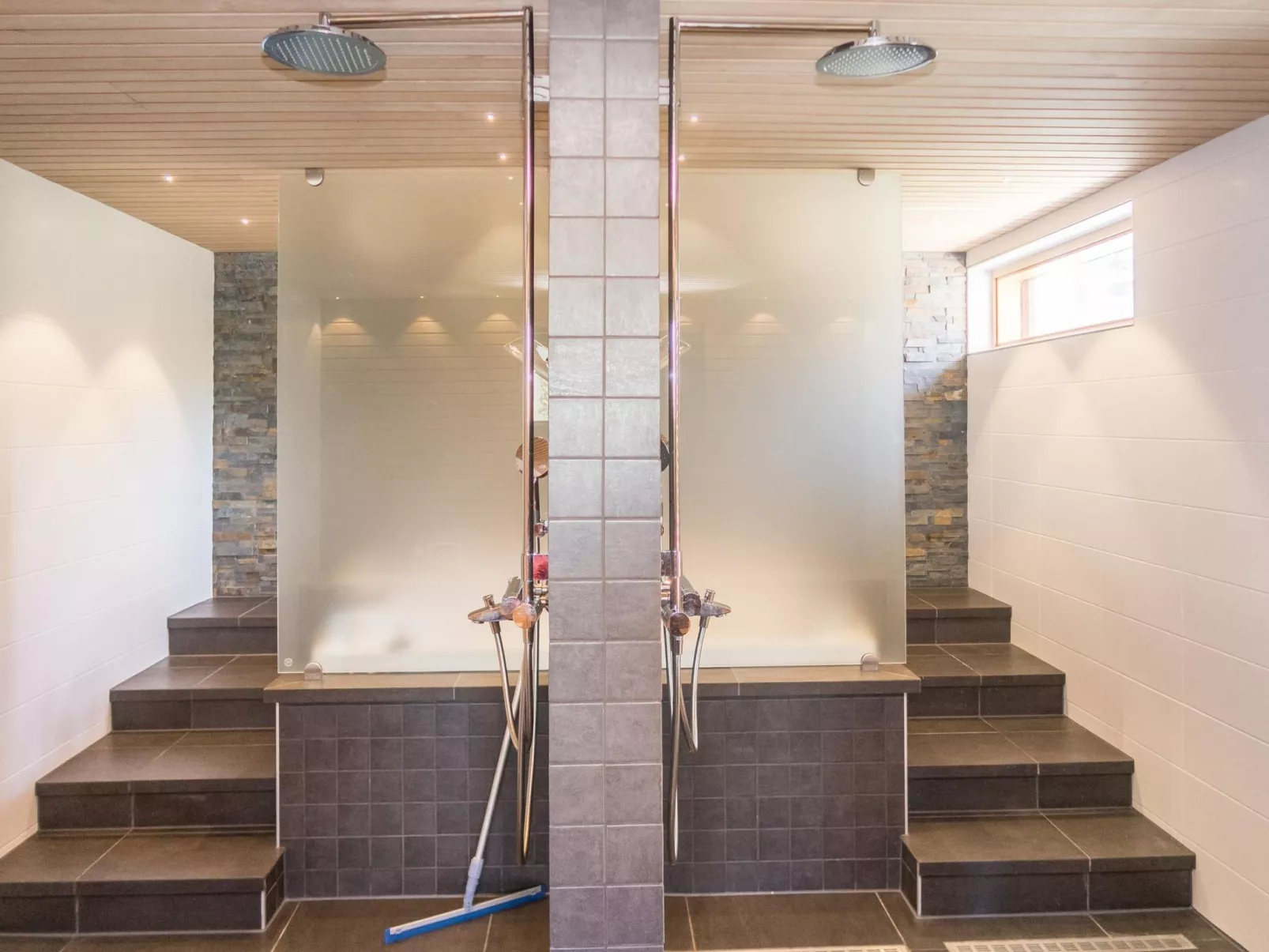 Holy lake chalet b-Drinnen