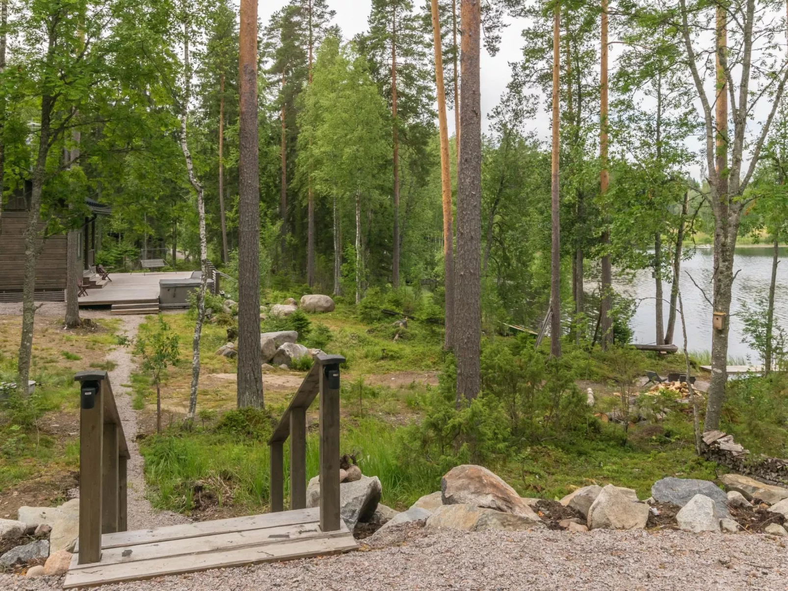 Apilan rauha-Drinnen