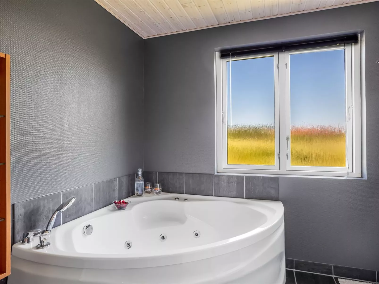 "Ernesta" -  from the sea-Inside