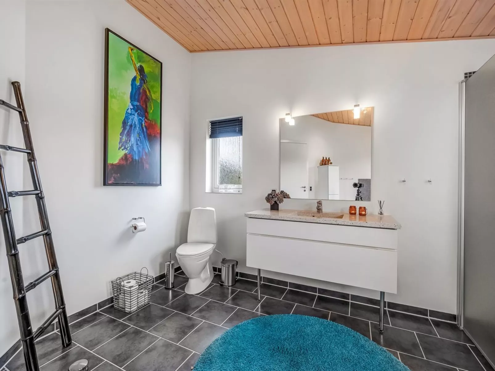 "Anelise" - 800m to the fjord-Drinnen