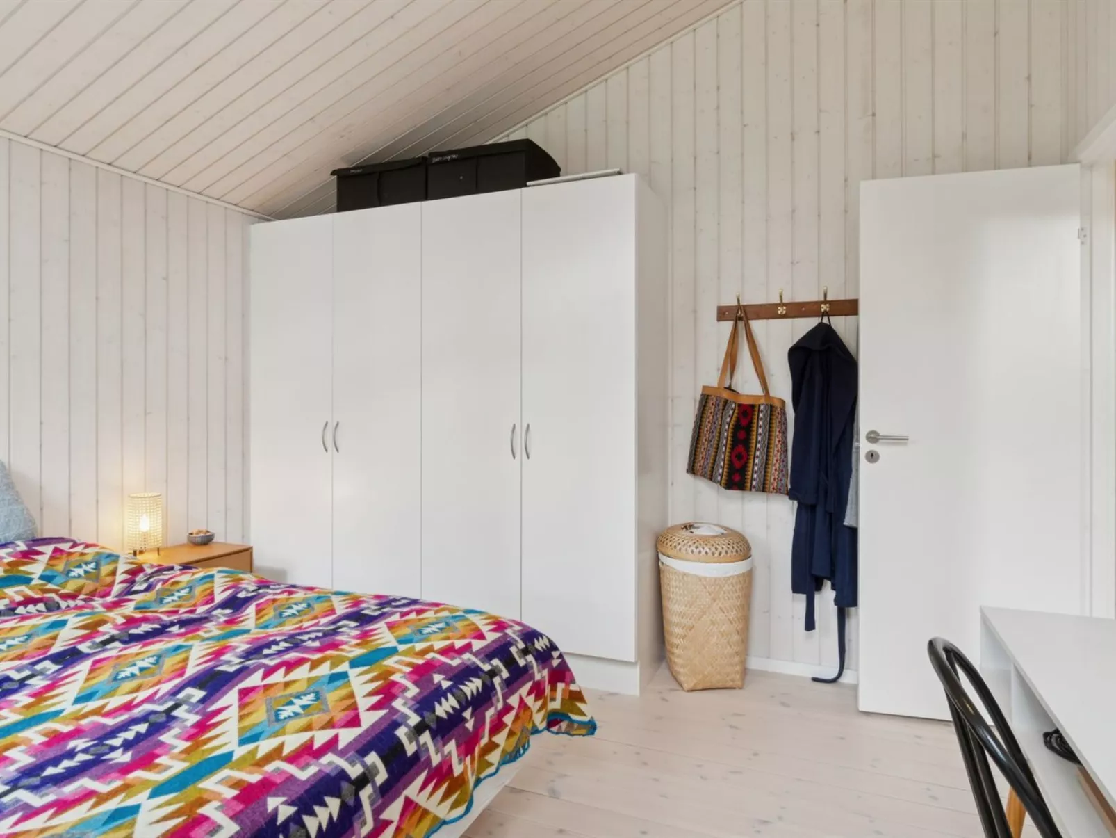 "Ovine" - 1.2km to the fjord-Inside