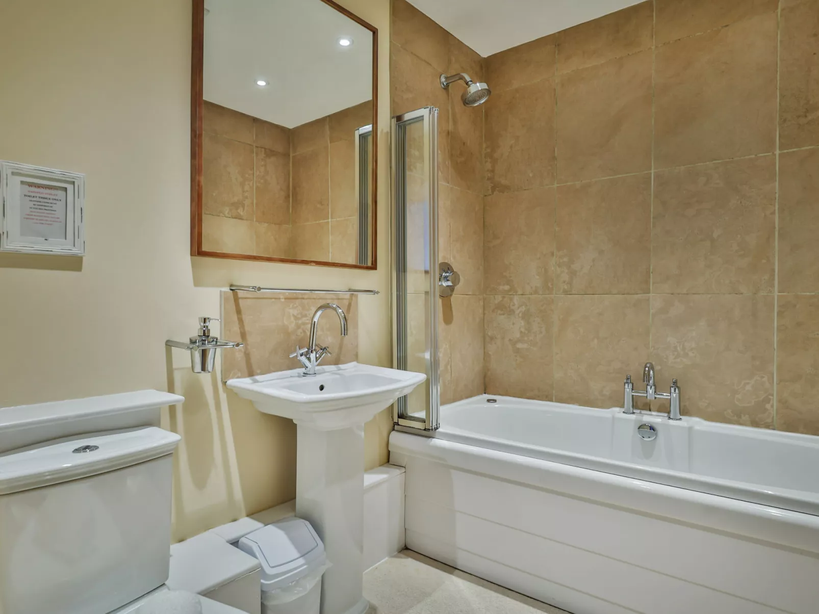 Adventure House-Drinnen