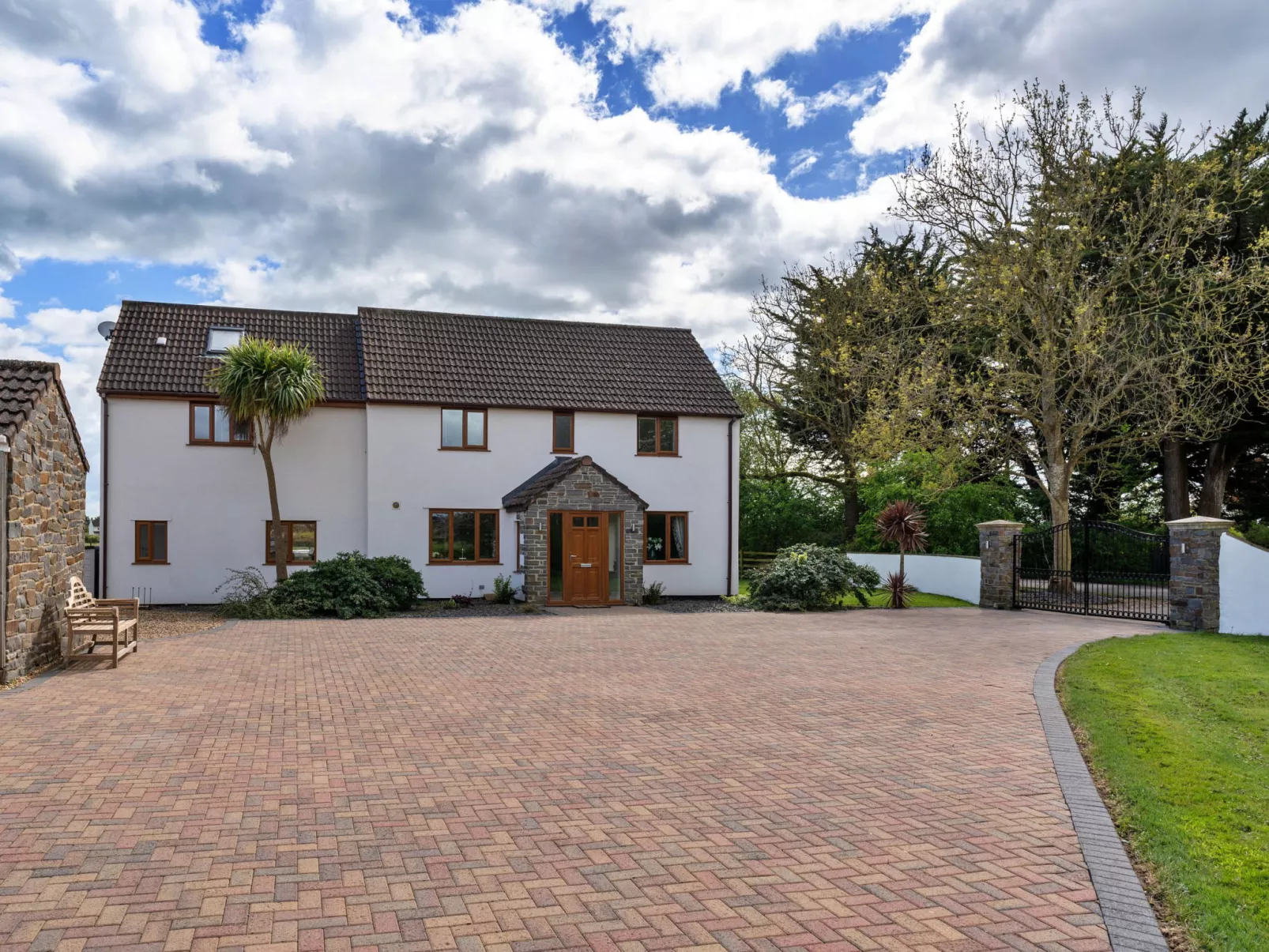 Stone Bow Farmhouse-Outside