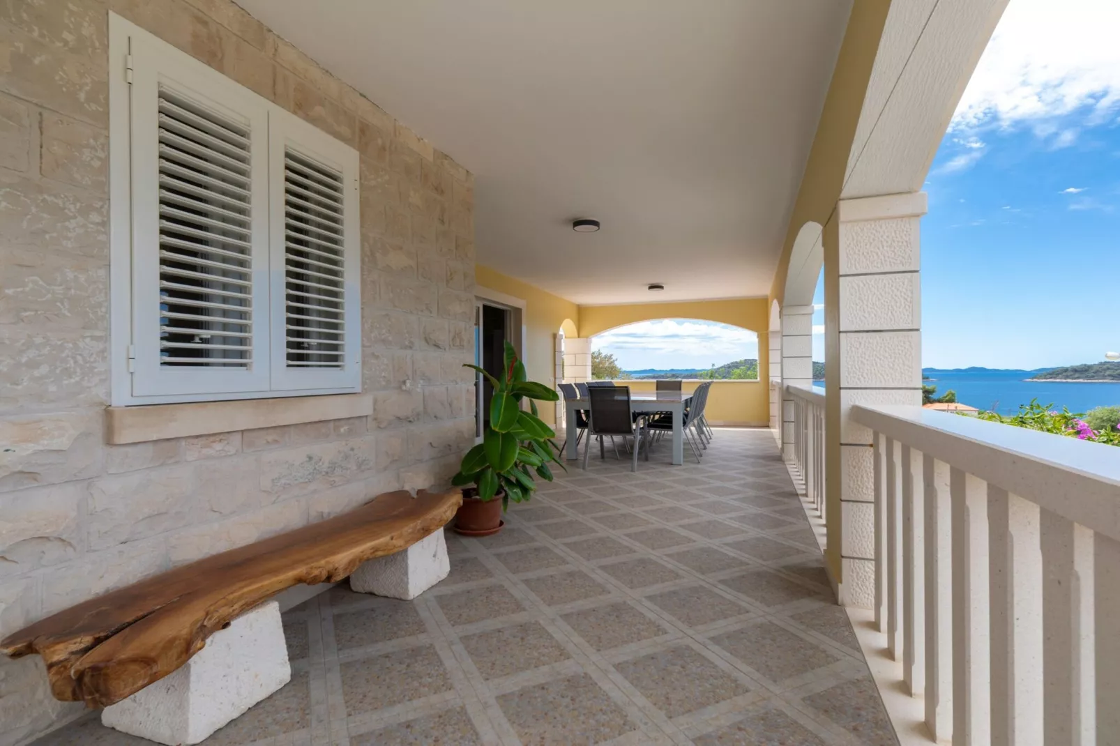 Modern Villa with Pool-Innenbereich