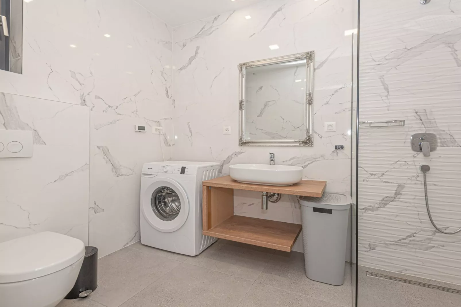 Four-Bedroom Villa With Pool-Badezimmer