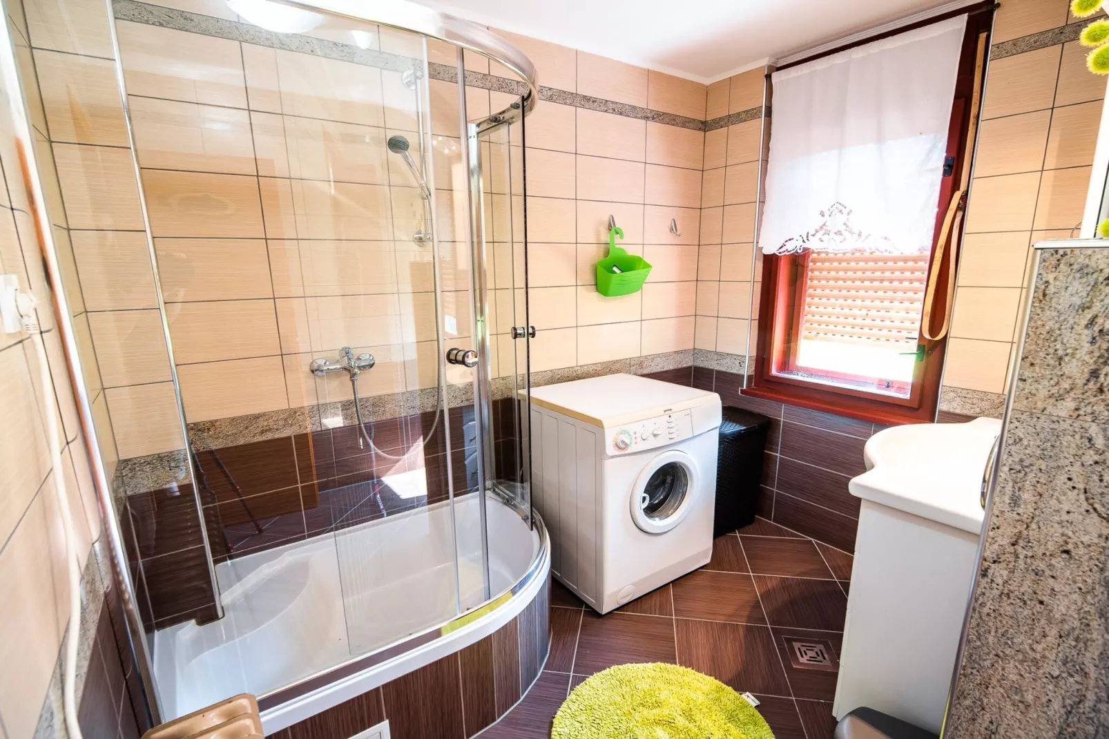 Bloomfield Retreat Country House with Sauna - Three Bedroom Country House-Badezimmer