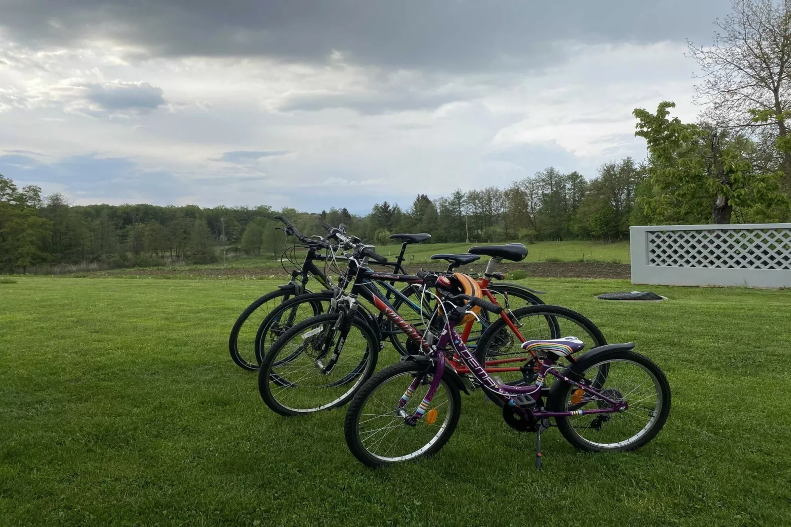 Cozy Luxe Holiday Home with Natural Thermal Bath - Seven Bedroom Holiday Home-Extérieur