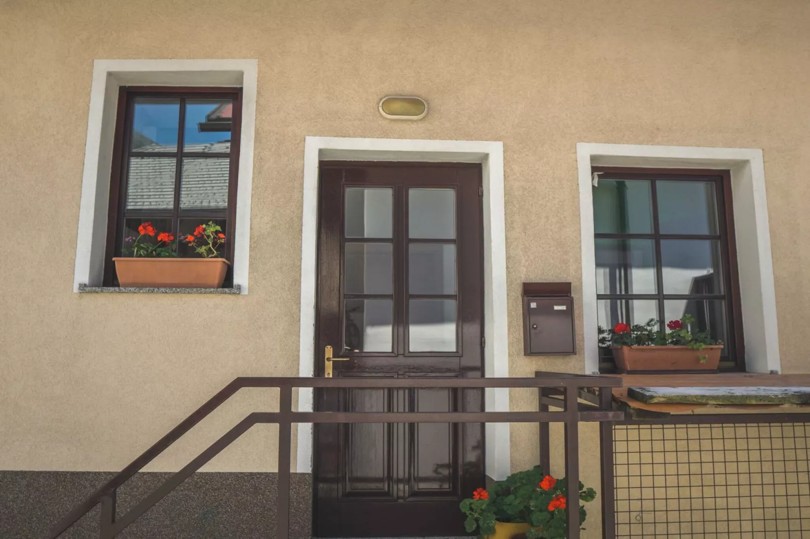 Comfortable Apartment with Mountain View - One Bedroom Apartment-Im Freien