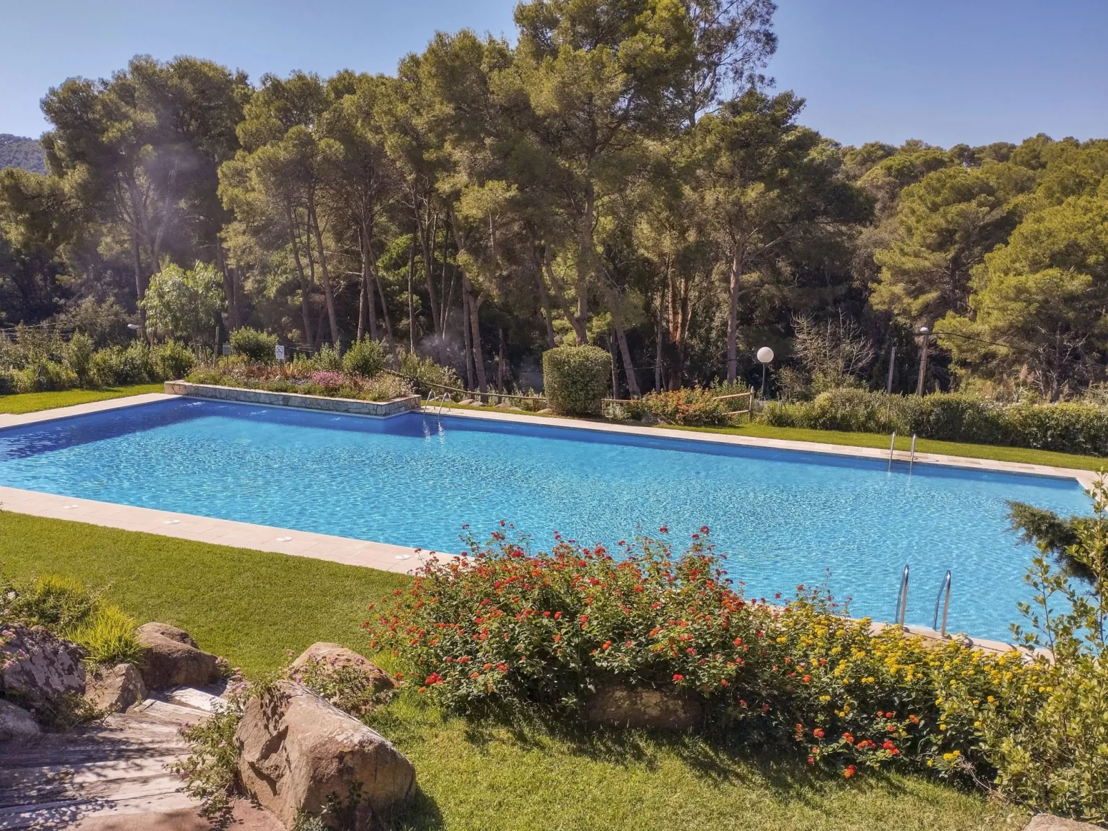 Sol Pins Tamariu-Outside