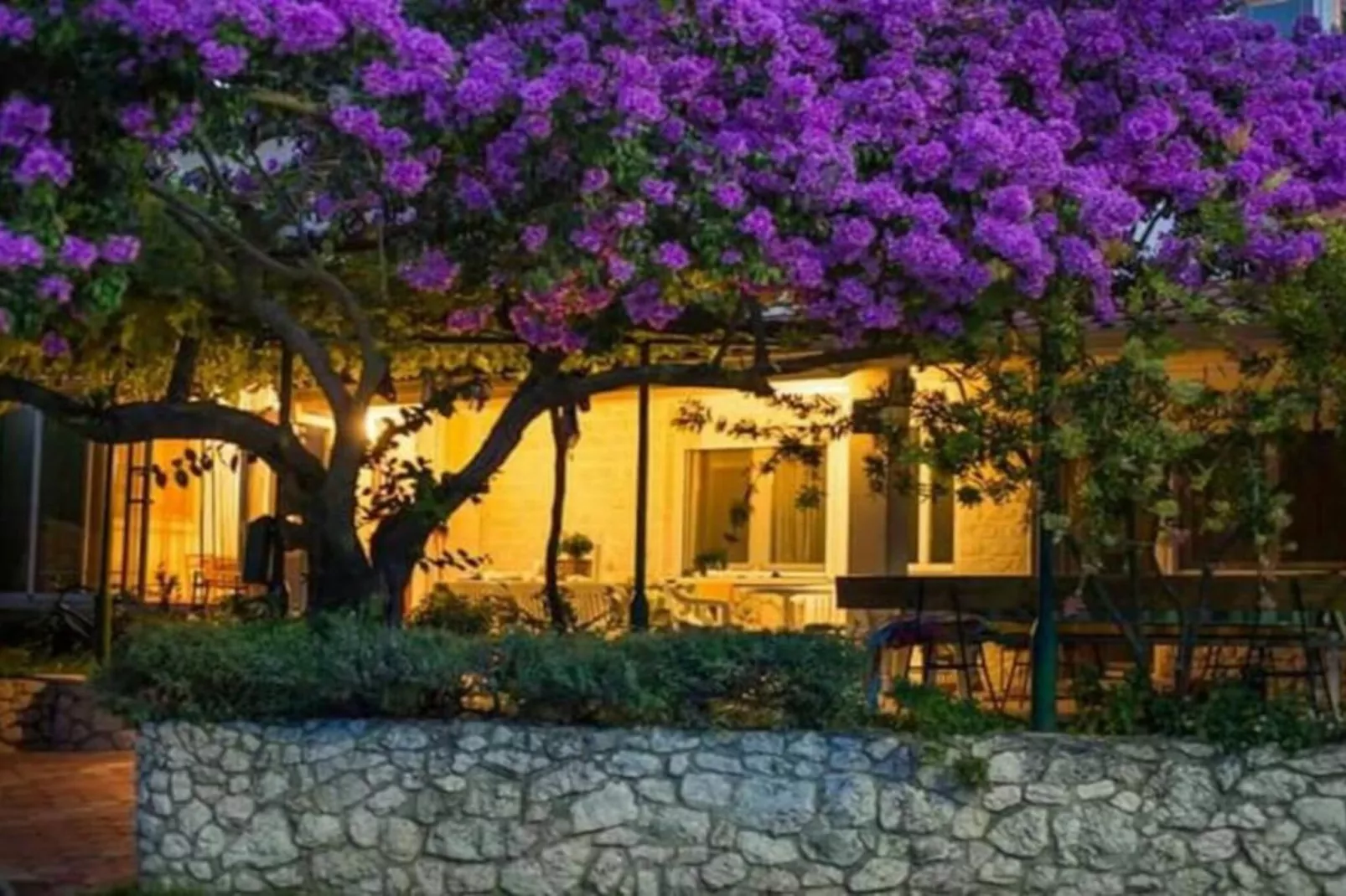 Two-Bedroom Apartment With Lake View-Im Freien